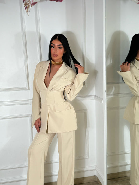 Tailleur Kesya